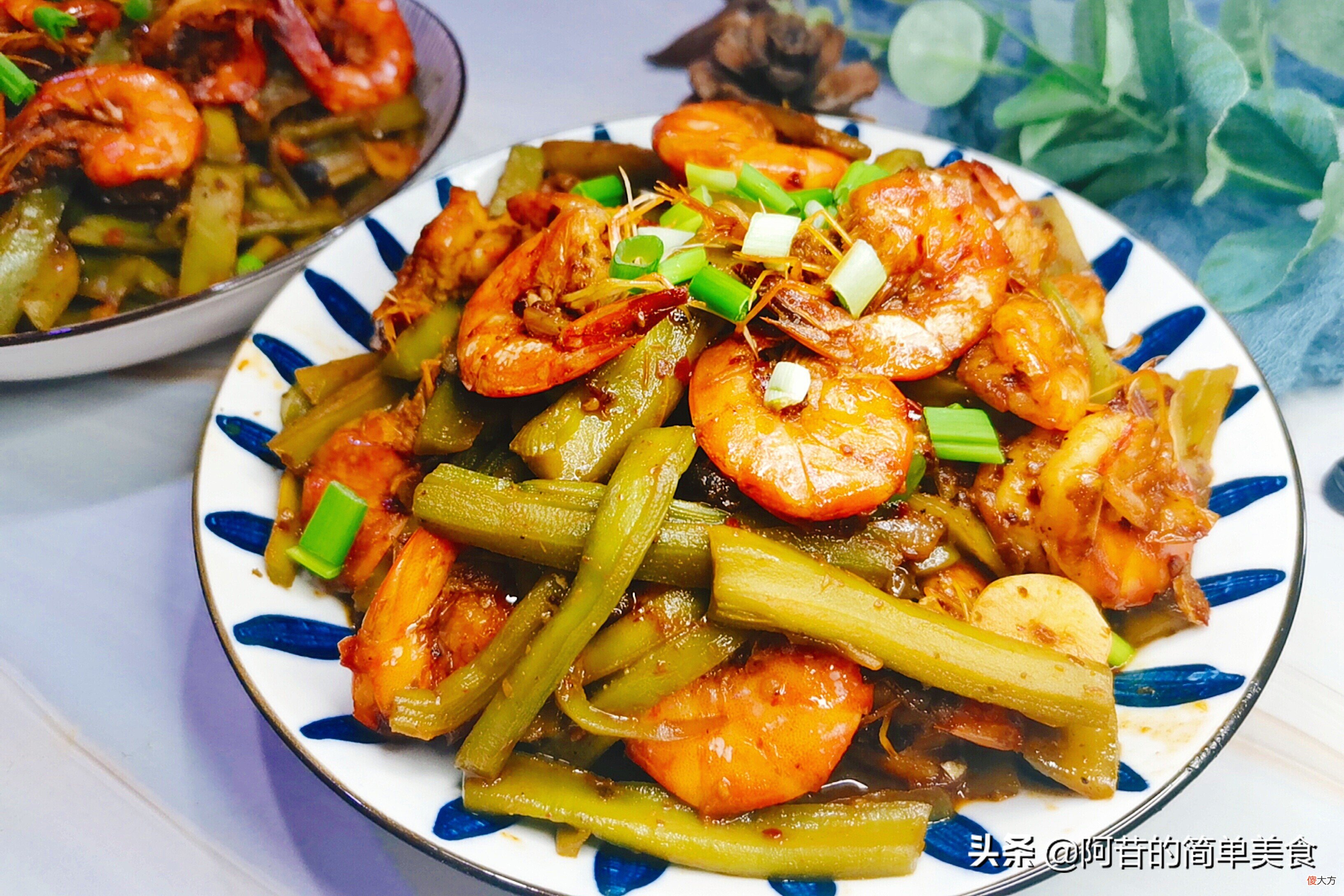 最喜欢麻辣香锅里的虾和贡菜，自己做的用料十足，越吃越好吃
