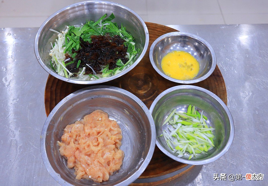鸡胸肉别再水煮了 鸡胸肉别再水煮了,这样做好吃到舔盘子!
