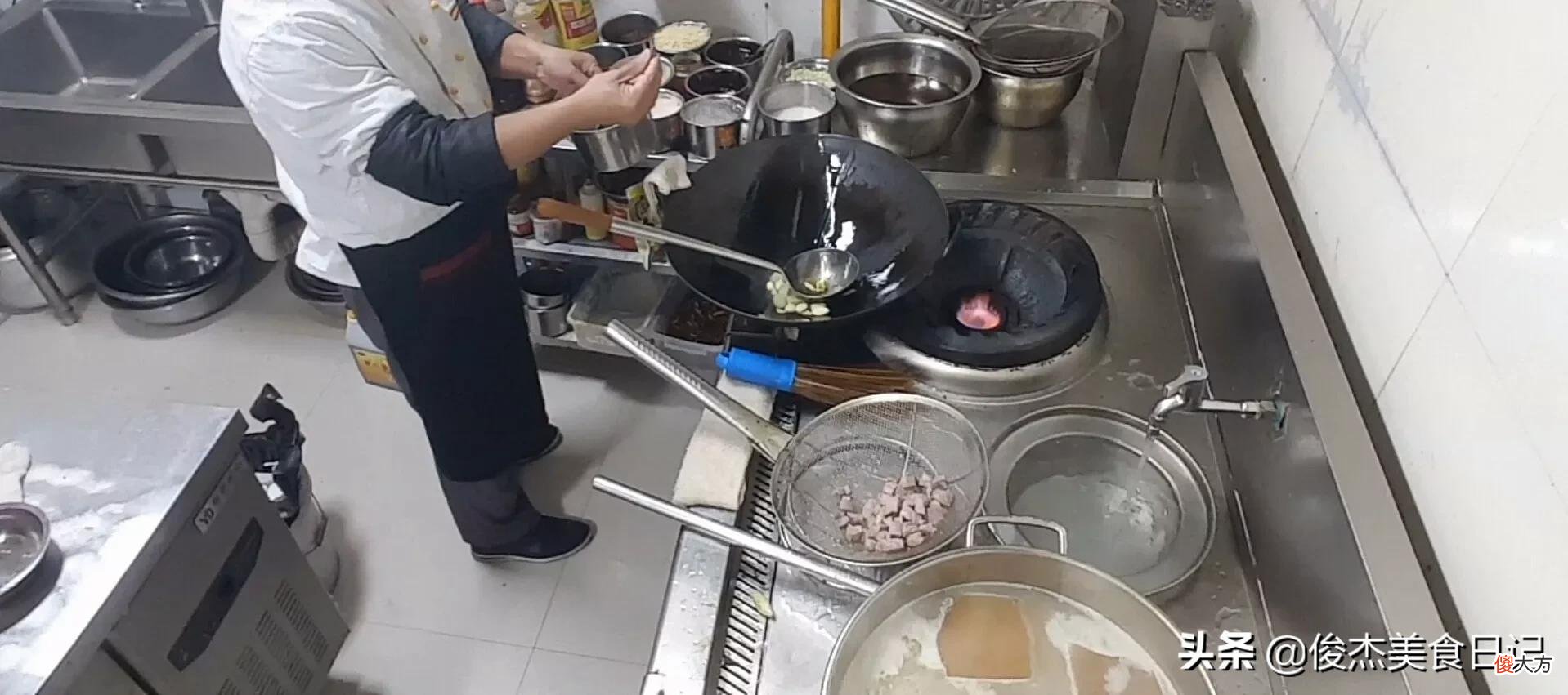 快餐店里的牛肉土豆盖浇饭非常好吃 牛肉土豆盖浇饭的做法大全