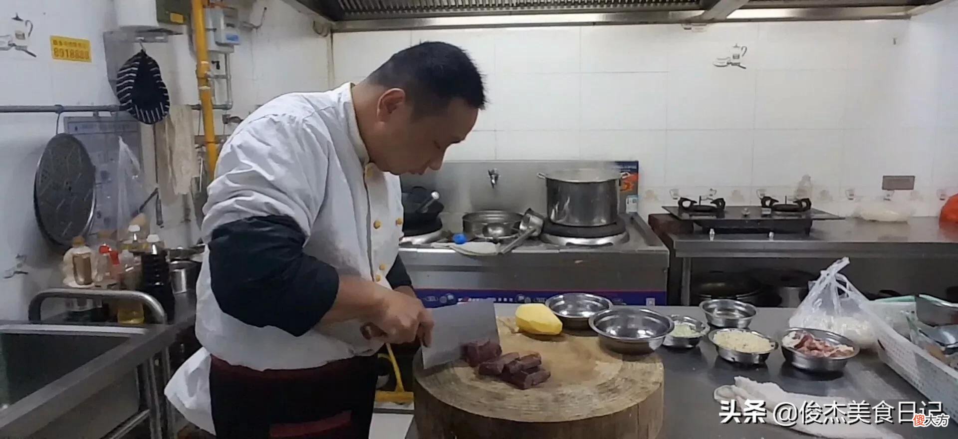 快餐店里的牛肉土豆盖浇饭非常好吃 牛肉土豆盖浇饭的做法大全