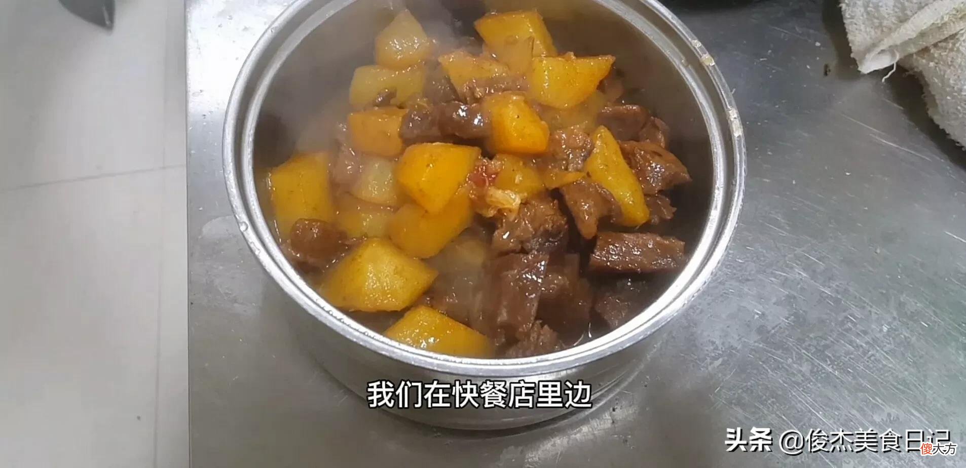 快餐店里的牛肉土豆盖浇饭非常好吃 牛肉土豆盖浇饭的做法大全