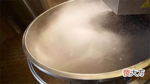 红葡萄酒比白葡萄酒有营养 喝红葡萄酒对身体有什么好处和坏处