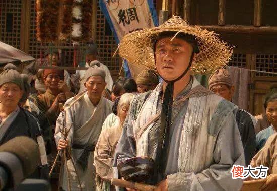 【历史故事】朱元璋私访寺庙拜佛，问道：朕要下跪吗？方丈机智回答救全寺性命