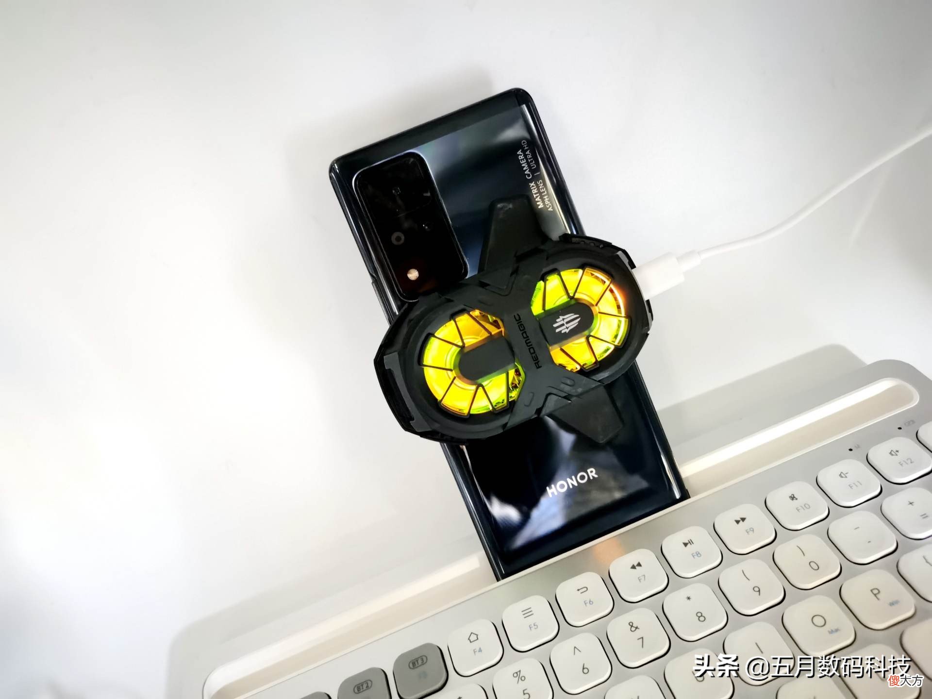 努比亚红魔散热背夹 努比亚红魔散热背夹价格知乎