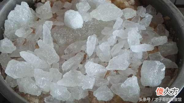 爱心爸爸不放心外面的果酱，为了宝贝自己在家熬果酱