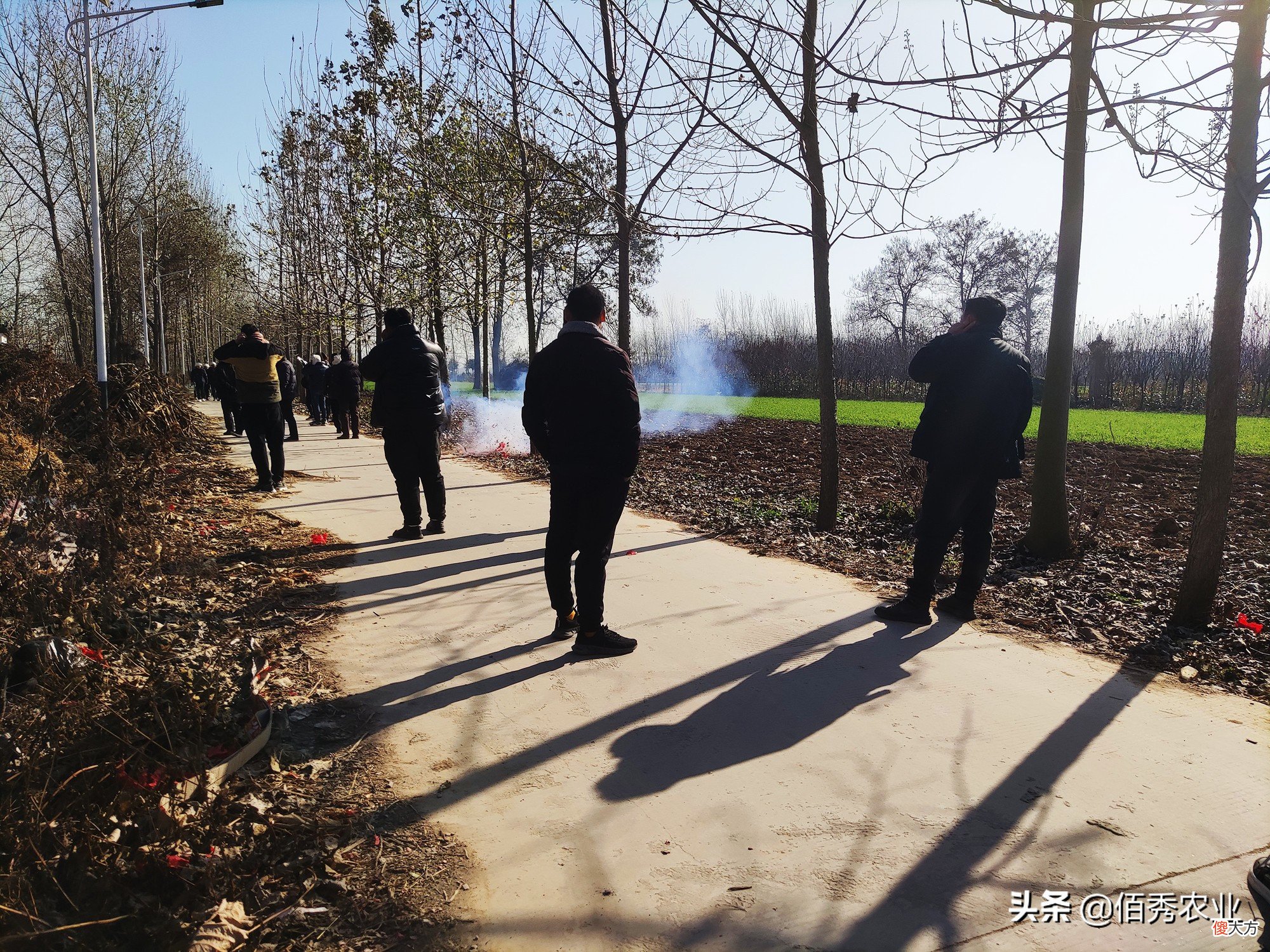 又一个拍农村视频的人火了 80后在农村拍的视频