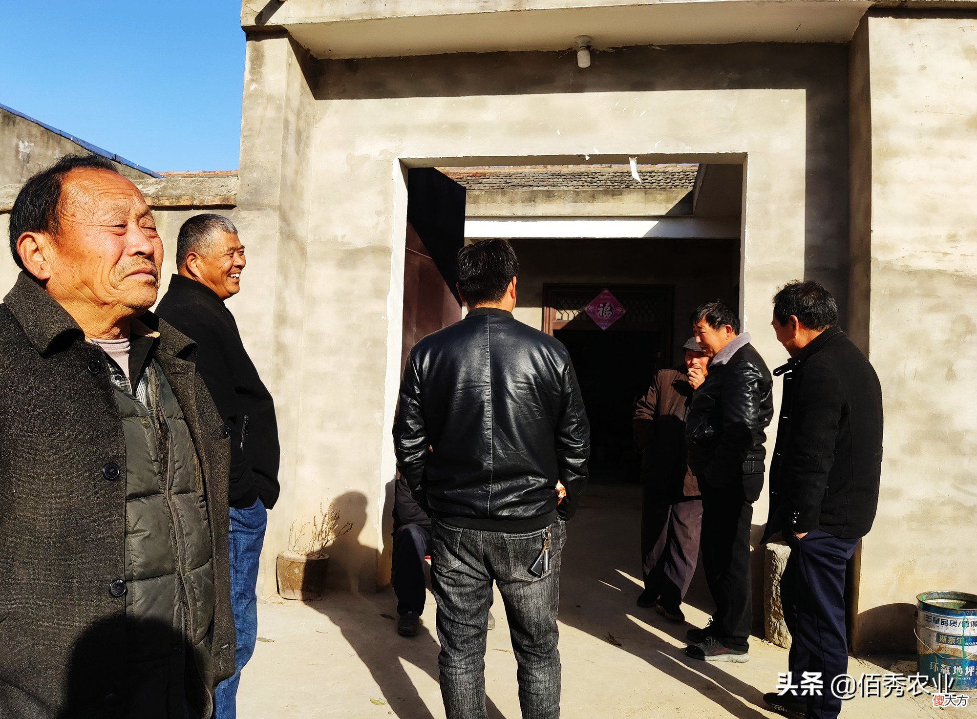 又一个拍农村视频的人火了 80后在农村拍的视频