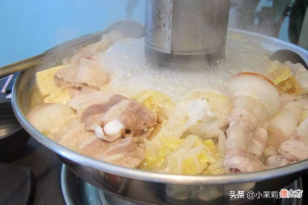 腌酸菜长白膜还能吃吗 腌的菜长了一层白膜还能吃吗