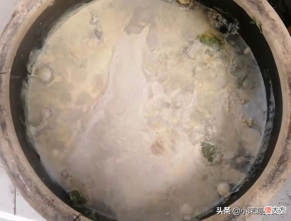 腌酸菜长白膜还能吃吗 腌的菜长了一层白膜还能吃吗