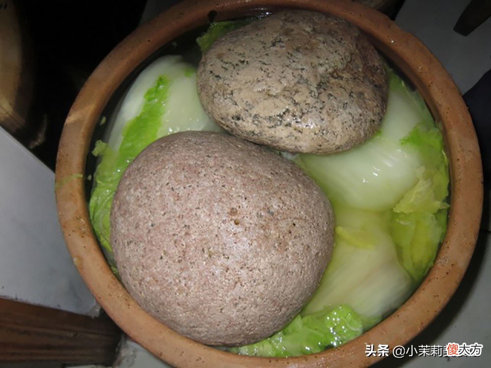 腌酸菜长白膜还能吃吗 腌的菜长了一层白膜还能吃吗
