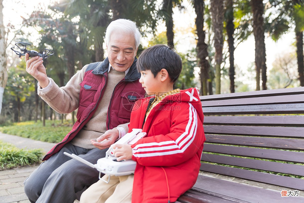 “孙子”和“外孙”的差别有多大？听听老人们的回答，扎心又真实