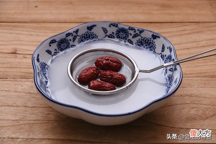 吃莲子和红枣有什么用 莲子与红枣有什么功效