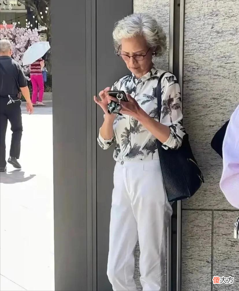 【就爱时尚】中年女人不显老的秘密是什么？原因在这3点