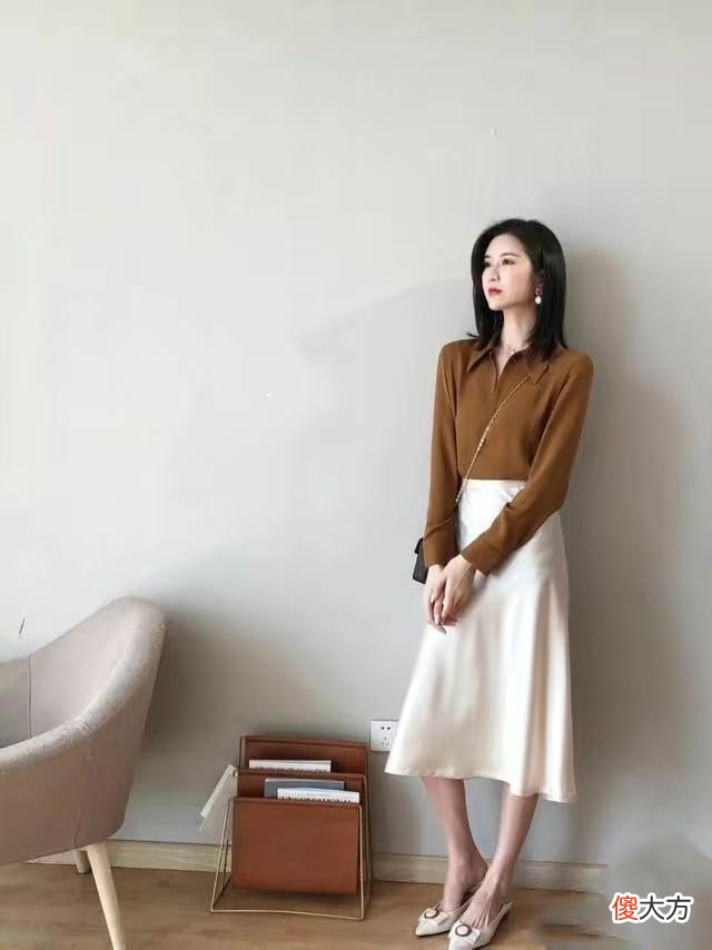 【时尚一点】女人过了50岁，建议多备上这“3裙2裤”，简约优雅显气质