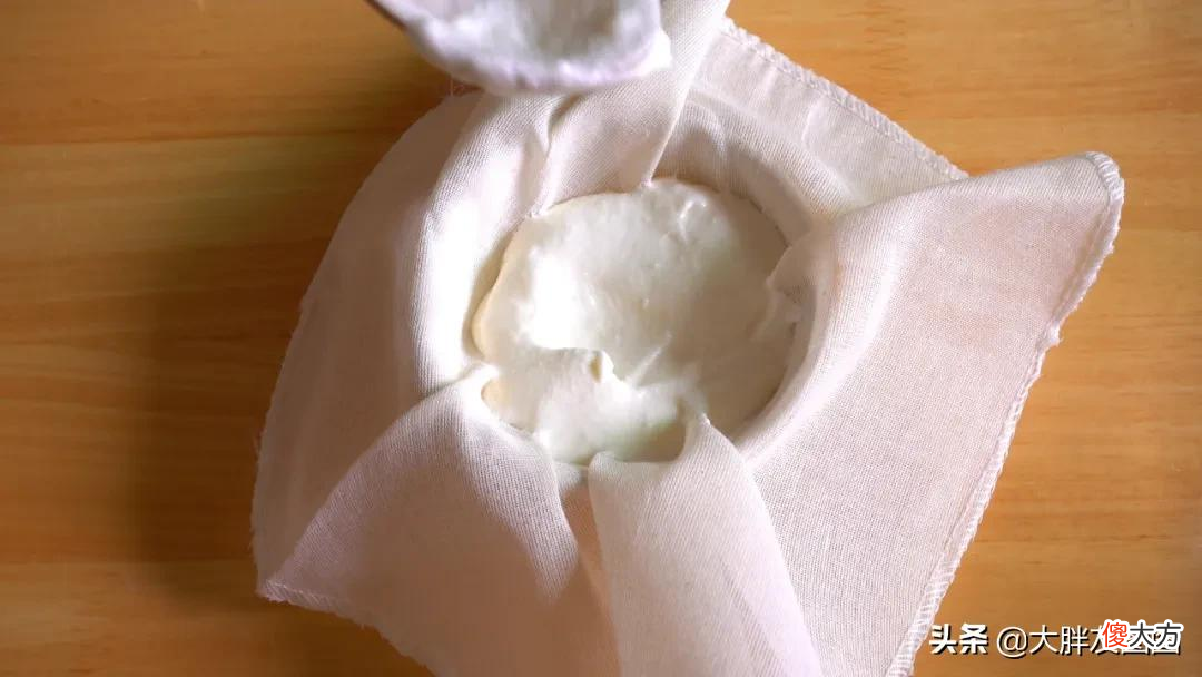 不要烤箱，没有面粉，自制绵密丝滑的安茹蛋糕，一勺挖开，馋了