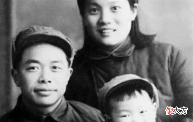 【历史故事】18岁少女为救八路军战士假扮妻子，40年后再次相见，战士如何报恩