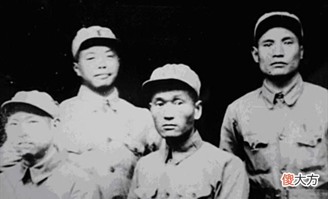 【历史故事】18岁少女为救八路军战士假扮妻子，40年后再次相见，战士如何报恩