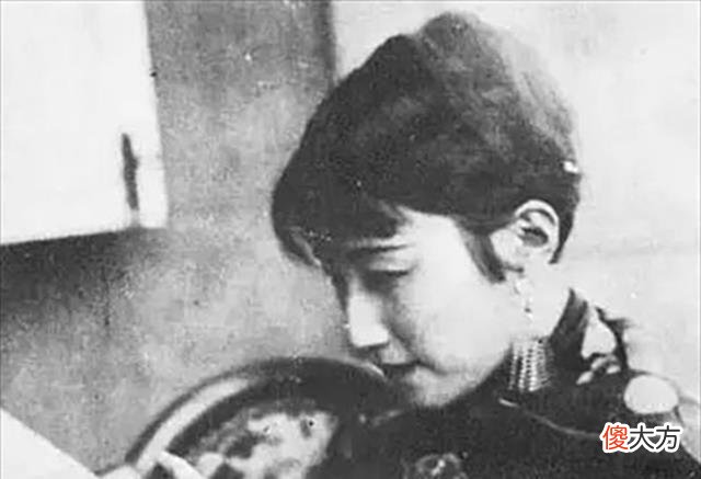 【历史故事】徐志摩爱慕俞珊，曾为她捧痰盂，陆小曼怒称：她是谁都可用的茶杯