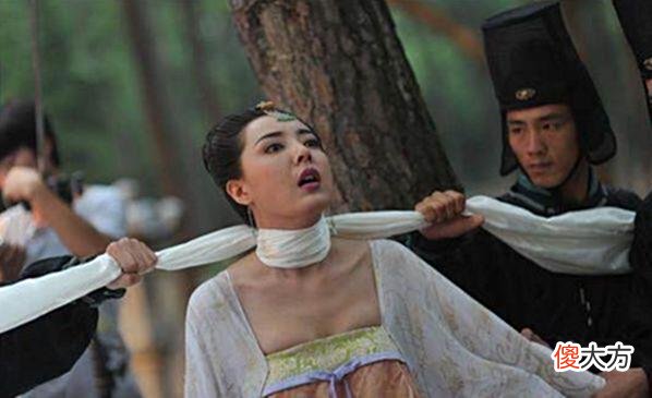 【历史故事】皇帝死后，美貌的皇后要被活殉葬，十年后竟和守墓人生了孩子