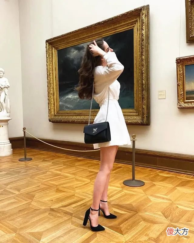【时尚一点】俄罗斯最受欢迎网红主播，分享化妆示范穿搭，极简风情也这么美