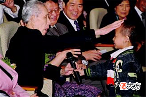 【爱历史】他是华人首富, 买下美国1亿平方米土地捐给中国人, 如今那块地怎样了