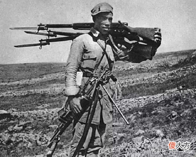 【爱历史】子弹打光以后，为何士兵不会轻易去捡敌人的枪？