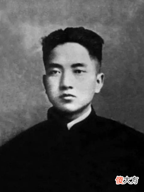 【爱历史】连打败仗兵力锐减，主席向小12岁的何挺颖请教，我军从此纵横天下