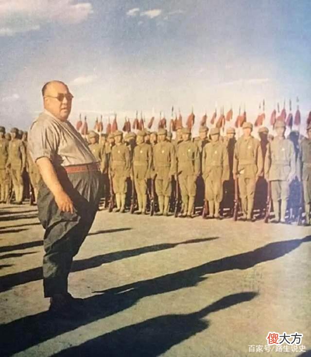 【历史故事】1949年，马鸿逵逃跑时，带走了“男娃”，把“女娃”当包袱甩下