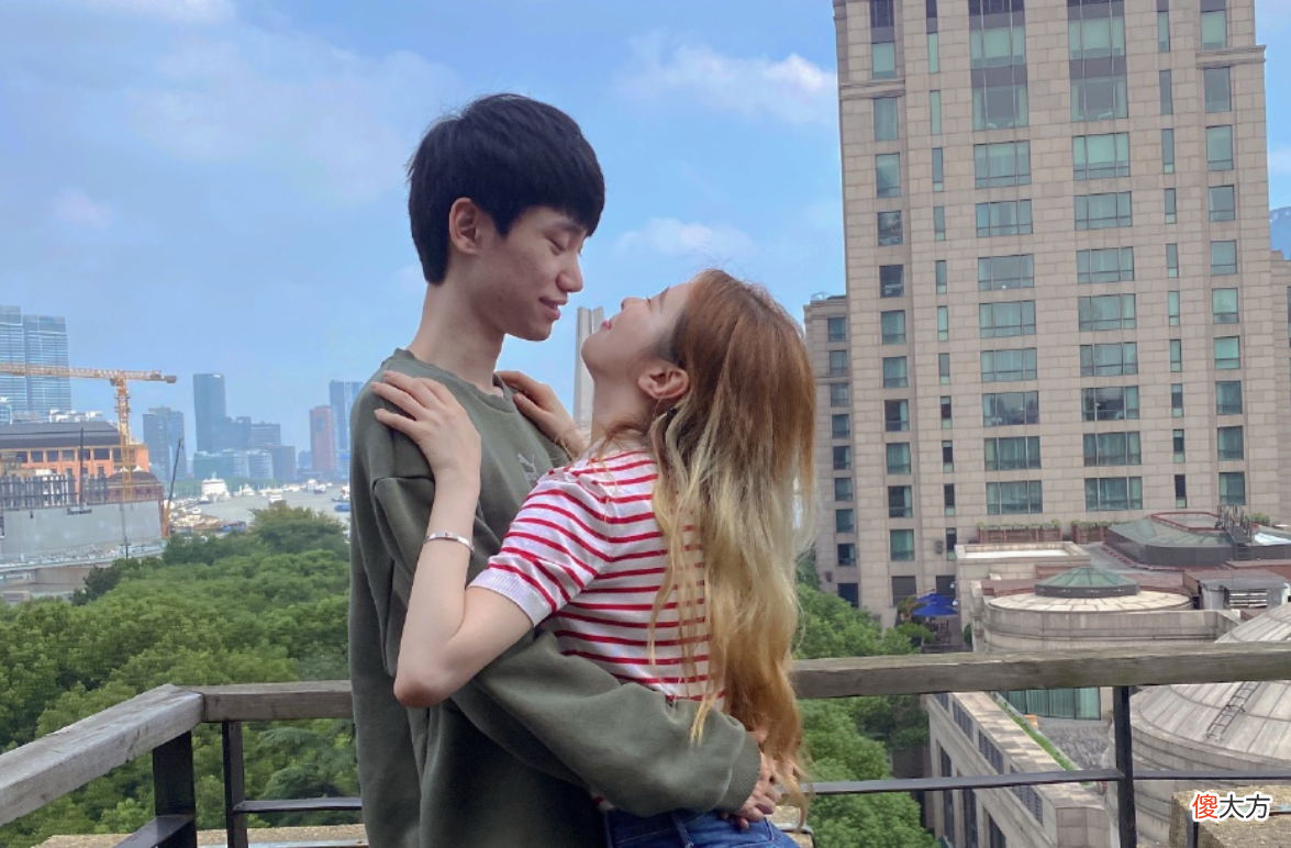 【游戏世界】头盔事件差点导致我和糖小幽离婚了！Doinb透露心声，网友感叹选手不易