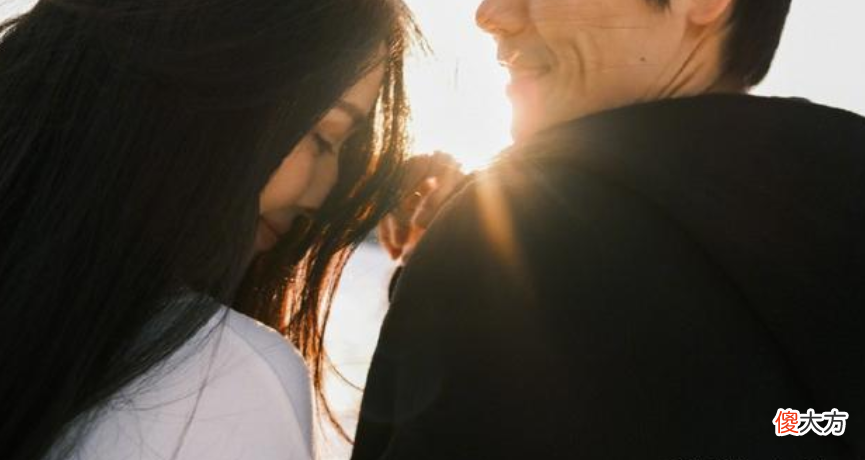 向佐晒与老婆孩子雪地大片，郭碧婷被夸绝美，一家三口画面温馨