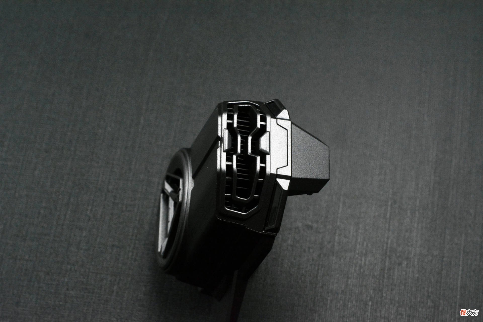 该给你的游戏手机准备个散热器了 散热最好的游戏手机