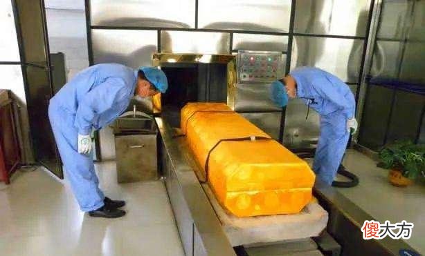 火葬场在火化尸体时，尸体会发生哪些变化？火化后还存在基因吗？