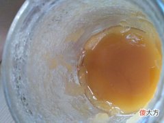 蜂蜜变颜色是变质了么 蜂蜜如果变质是啥样的