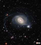4000 万光年外，100 兆像素的精美的两个星系合并照片