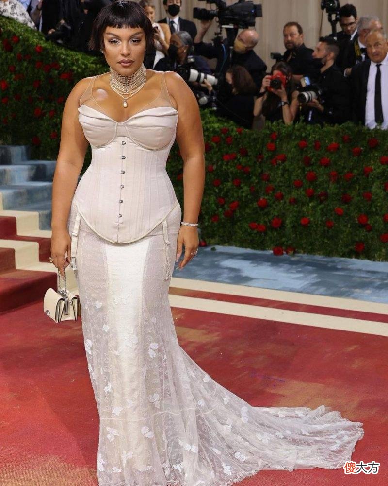 【就爱时尚】不要以为只有身材好的模特才能参加 Met gala