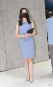 【就爱时尚】长发飘飘的美女，身穿修身连衣裙精致优雅有气质