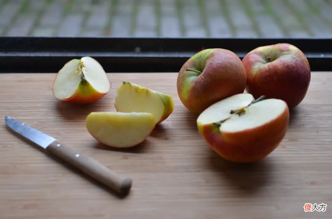 晚上吃苹果会积攒毒素 晚上吃苹果有毒素吗