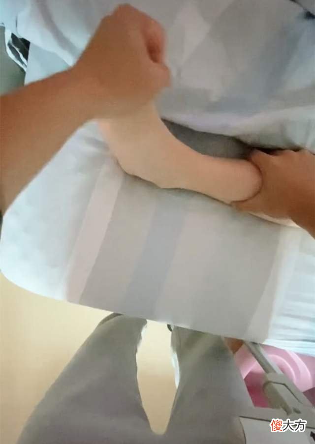 恭喜！千万粉丝网红“小刚学长”当爸，亲自帮妻子按摩防止血栓
