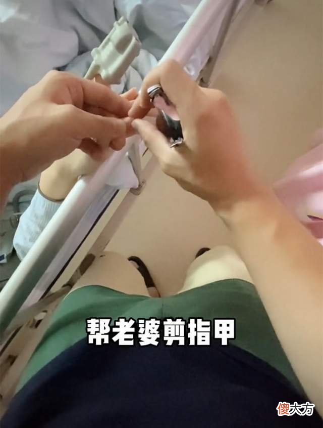 恭喜！千万粉丝网红“小刚学长”当爸，亲自帮妻子按摩防止血栓