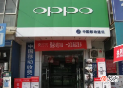 路边的手机店冷冷清清