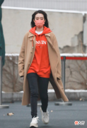 张小斐有当时尚博主的潜质，4大潮流色穿得时髦吸睛，学会太实用
