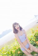 【时尚一点】蓝白格子的沙滩穿搭  惬意感满满  干净甜美的色彩  清新感十足