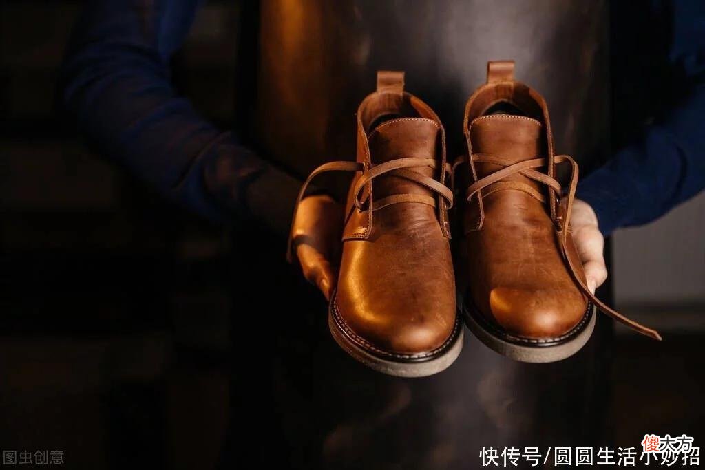 【时尚一点】鞋油再也不用花钱买,只需用常见的4样东西擦一下,皮鞋锃亮如新