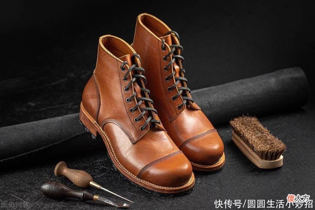 【时尚一点】鞋油再也不用花钱买,只需用常见的4样东西擦一下,皮鞋锃亮如新