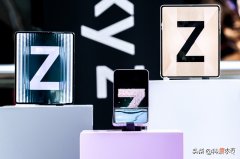 三星全新折叠屏手机快闪店人群熙攘 三星新款折叠屏手机