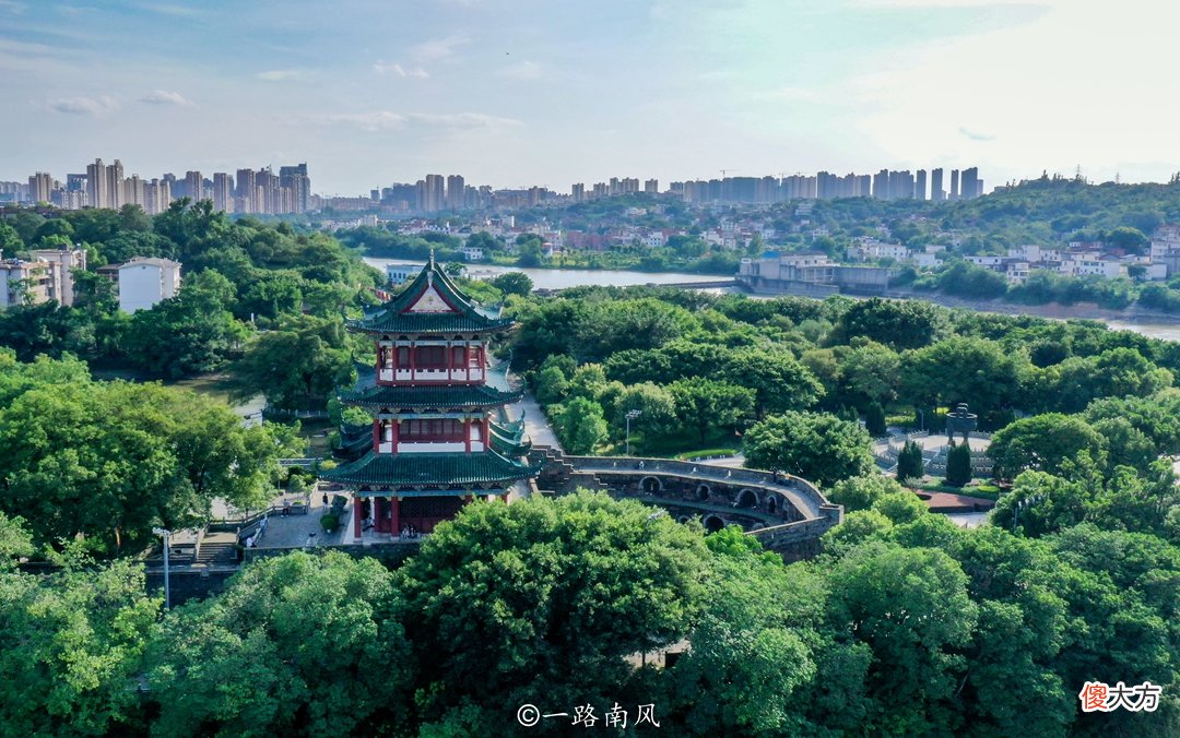 却是长江城市 挨着长江的城市
