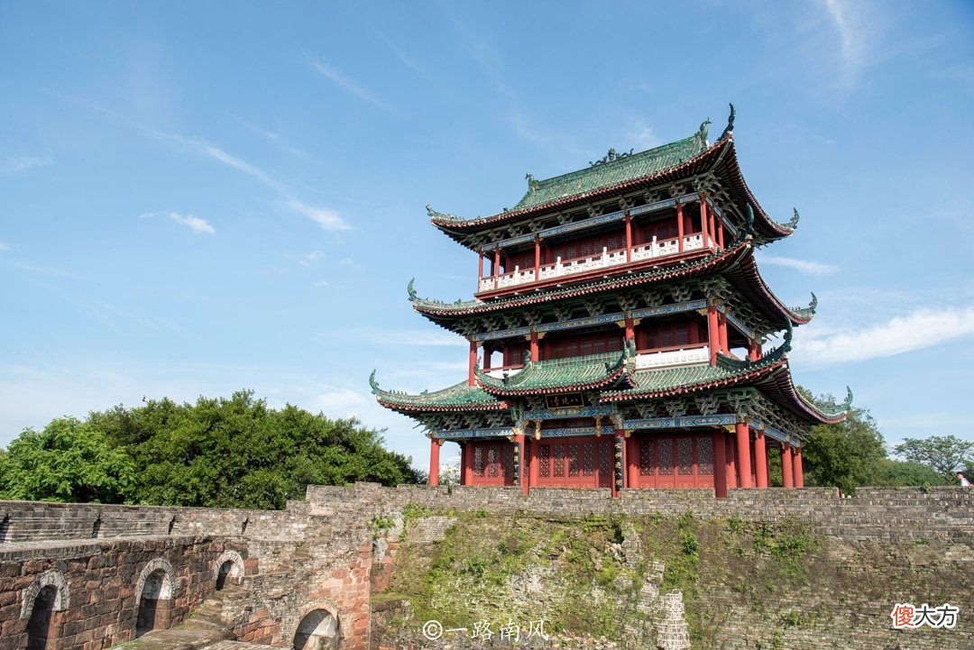 却是长江城市 挨着长江的城市