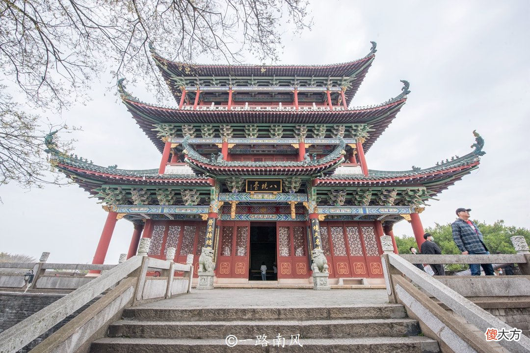 却是长江城市 挨着长江的城市