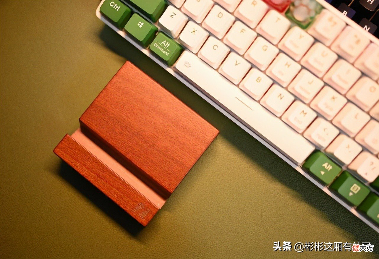 看看这几个手机和电脑支架 手机的支架