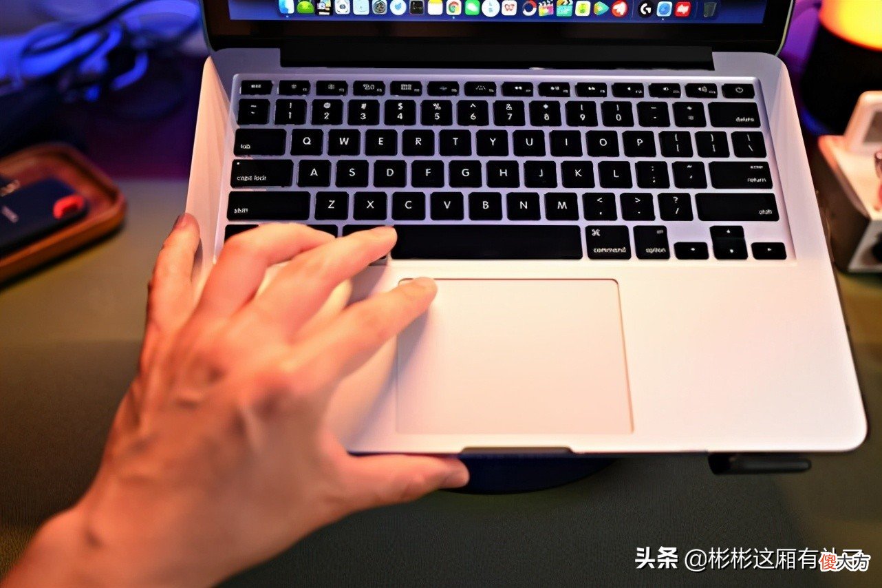 看看这几个手机和电脑支架 手机的支架